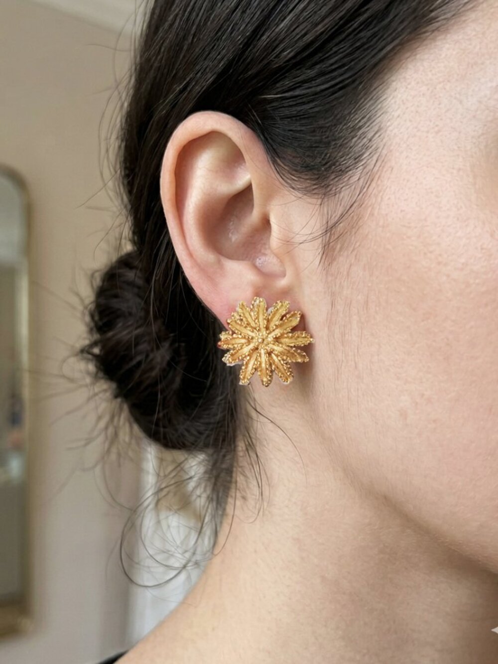 Vintage Signed Avon Starflower Stud Earrings Textured Gold Tone Clip On
